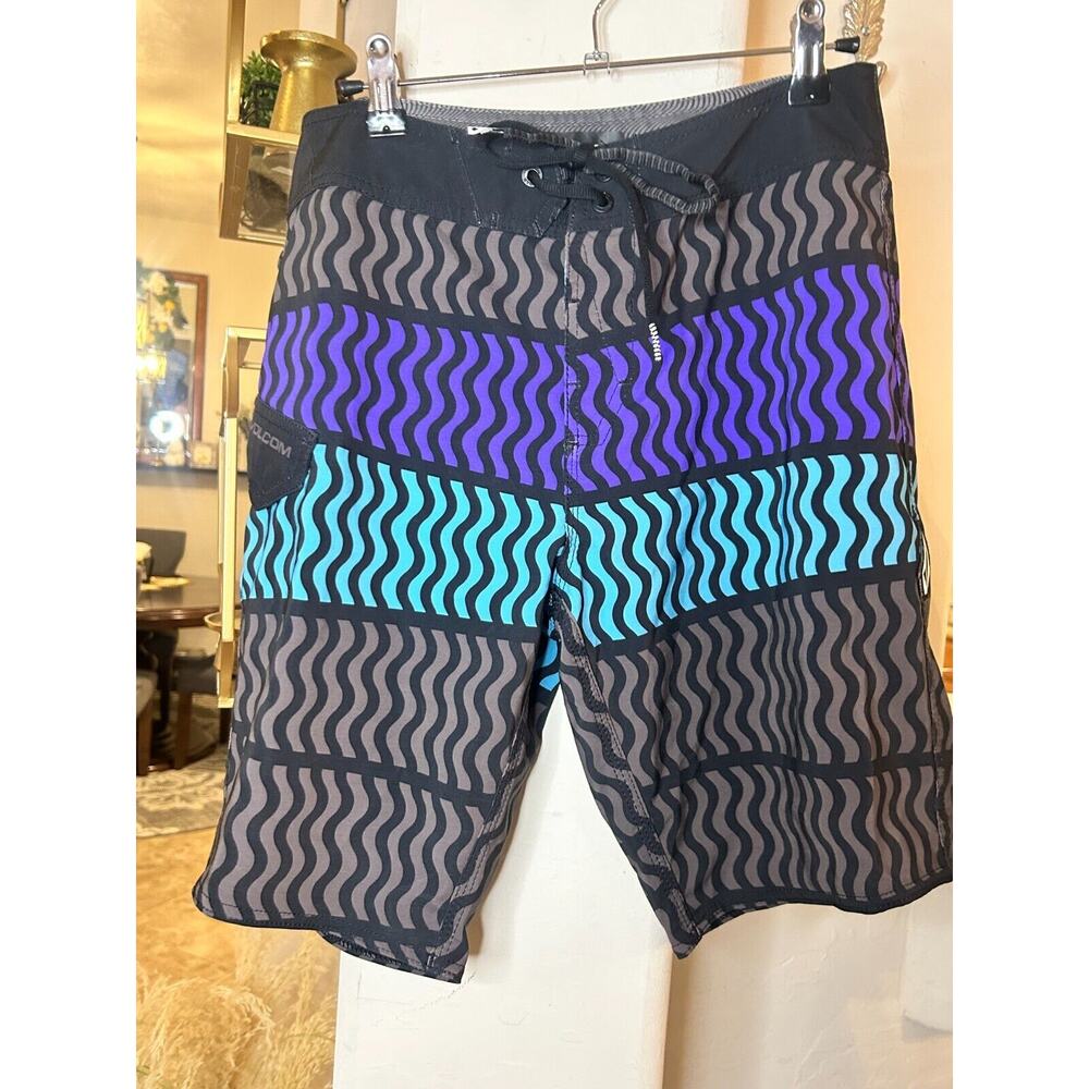 Volcom Mod-Tech Men's Board Shorts with Cinch Fly… - image 5